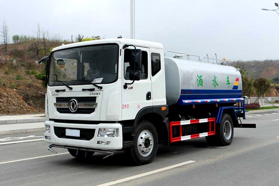 怎樣排除灑水車柴油機(jī)過早、過遲的噴油現(xiàn)象？